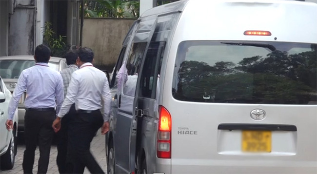 පොලිස් ලොක්කෙක් අල්ලස් දැලේ