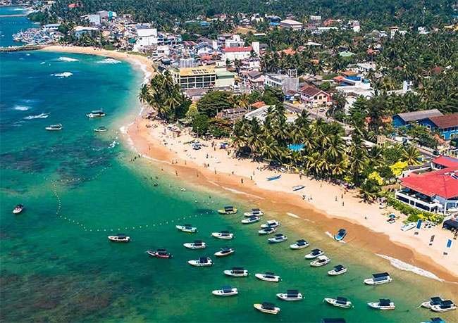 වෙරළ ආශ්රිත අනවසර ඉදිකිරීම් සඳහා වාර්ෂිකව අධික දඩ මුදලක් පැනවීමට සැරසෙයි