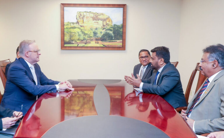 ජනපති විදෙස් නියෝජිතයින් කිහිපදෙනෙකු සමග ද්වි පාර්ශ්වික සාකච්ඡාවක