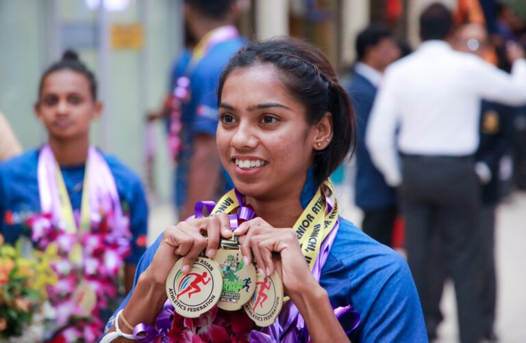 අනුශූරතාව දිනූ ශ්රී ලංකා කණ්ඩායම දිවයිනට