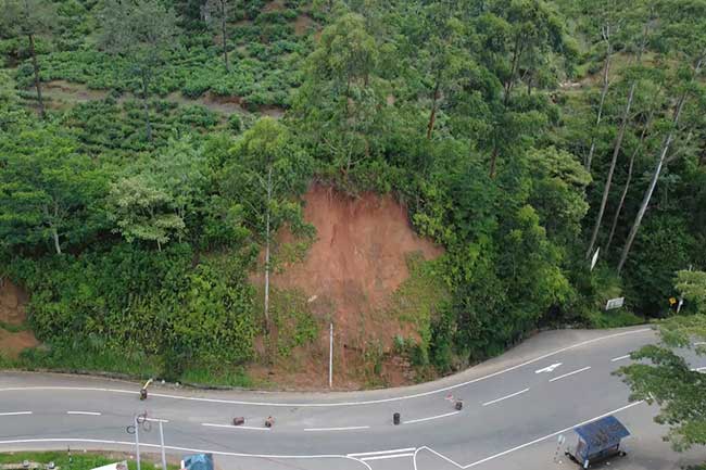 හැටන් – නුවරඑළිය ප්රධාන මාර්ගයේ වාහන ධාවනය එක් මංතීරුවකට සීමා වෙයි