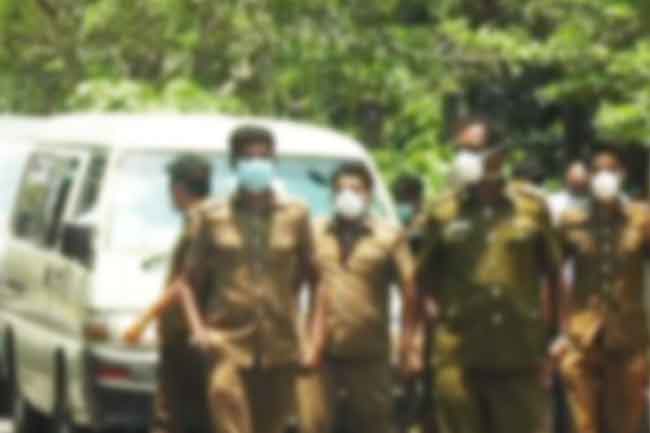 මහජන සෞඛ්ය පරීක්ෂකවරුන් ලෙස පෙනී සිටිමින් මුදල් ඉල්ලන ජාවාරමක්