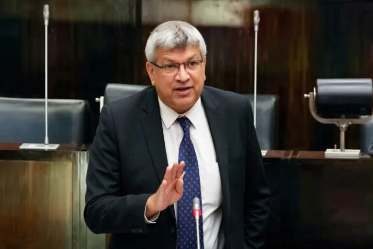අධිකරණ ඇමතිට එරෙහි විශ්වාසභංග යෝජනාව අද පාර්ලිමේන්තුවට